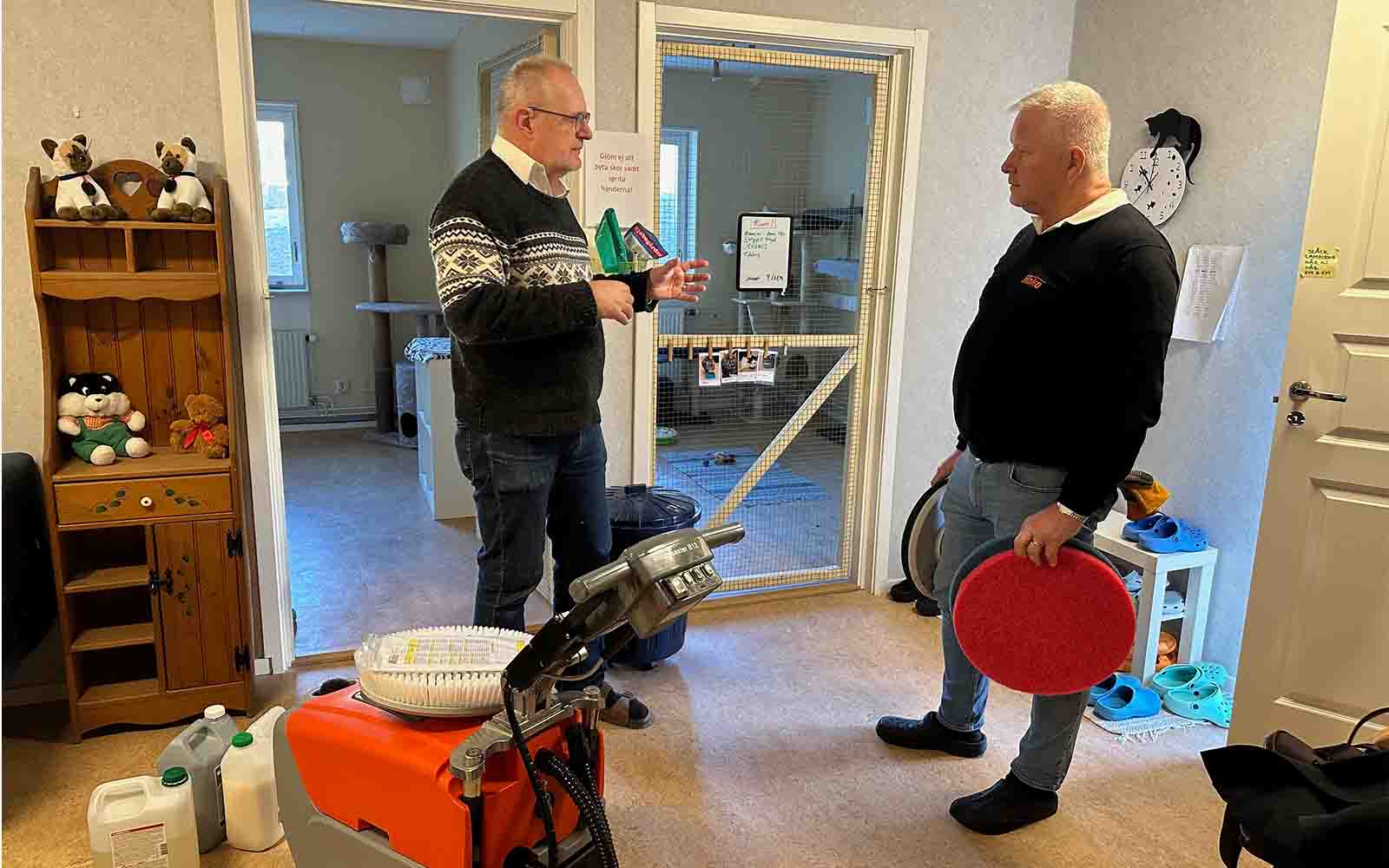 Hako städmaskin hos Hemlösa Katter i Karlskoga